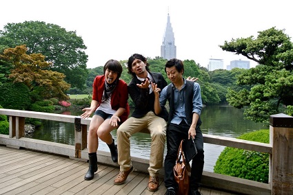 Mel Mel Sukekawa-Mooring 09F with friends at Yoyogi Park