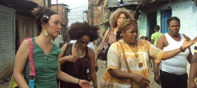 Professor Roosbelinda Cárdenas and friends in the field