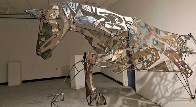 Metal horse sculpture 