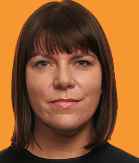 Amanda Dennis's face on an orange background.