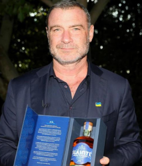 Liev Schreiber attends the BlueCheck Ukraine and Sláinte Irish Whiskey partnership celebration in Washington, D.C.