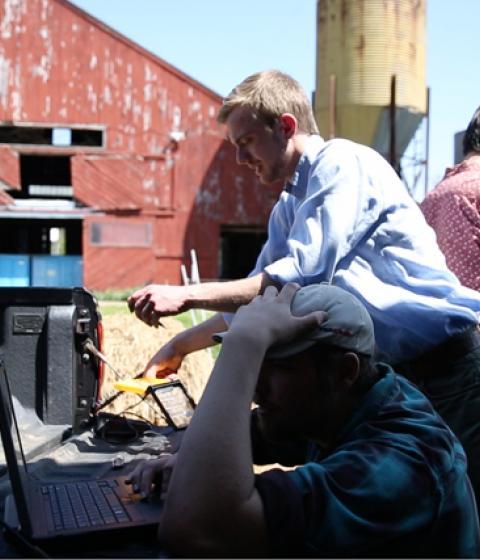 Hampshire College Students Working on their Agirgatr project