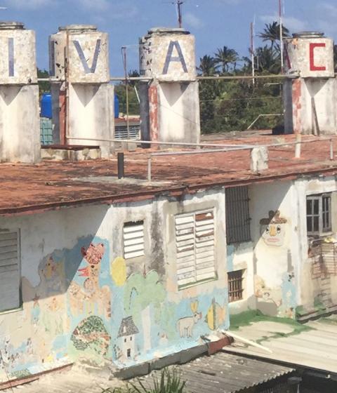 rooftop spelling VIVA CUBA